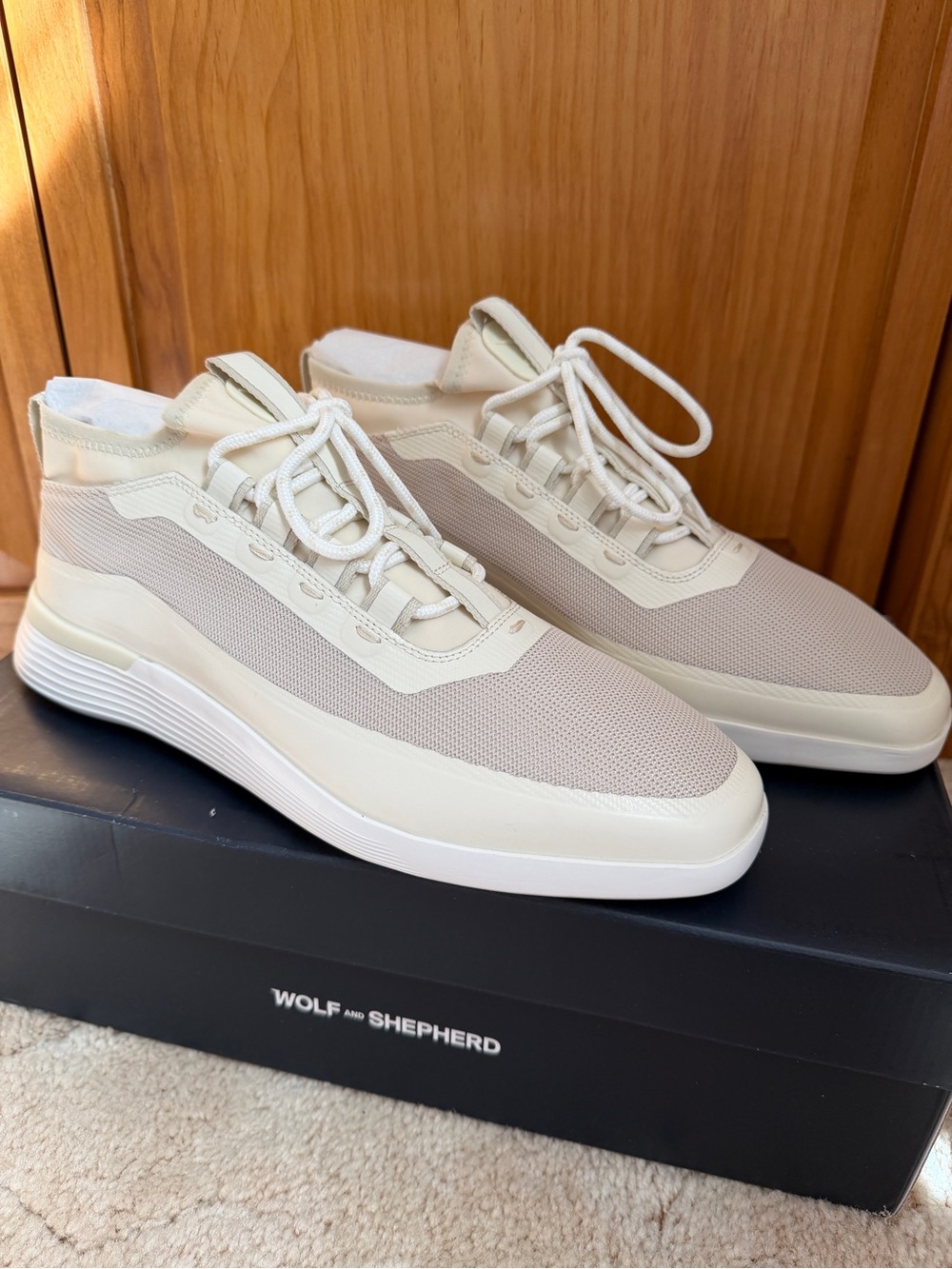 Wolf & Shepherd Men's Cream Lightweight Sneakers